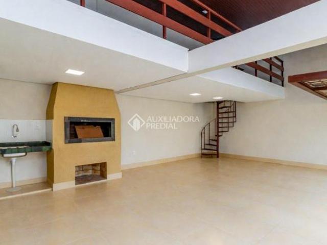 CASA COM 4 QUARTOS COM 340m² À VENDA BAIRRO CAMAQUÃ