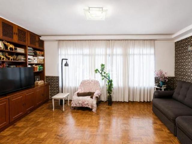 Casa com 4 quartos à venda