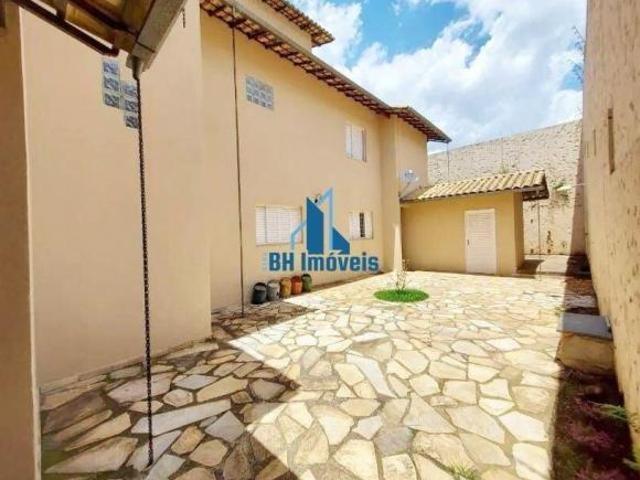 Casa com 4 Quartos à Venda – 242m² de Área Construída | Lote de 360m² – Álvaro Camargos