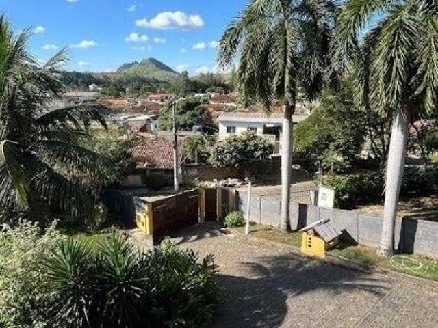 Casa com 4 quartos à venda, 320 m² por R$ 2.600.000 Centro Volta Grande/MG