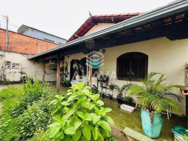 Casa com 4 Quartos à Venda 360m² Santa Mônica Próximo à Avenida João Samaha