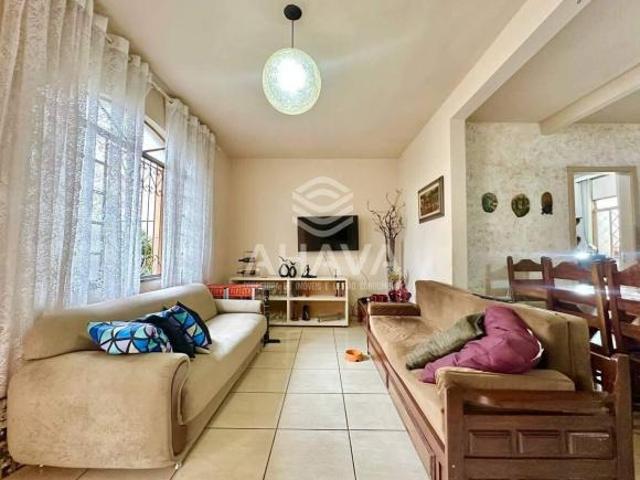 Casa com 4 quartos à Venda, 360m², Vila Cloris, próximo à Avenida Cristiano Guimarães e Avenida Cris