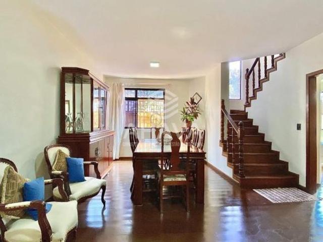 Casa com 4 Quartos à Venda, 388m²
