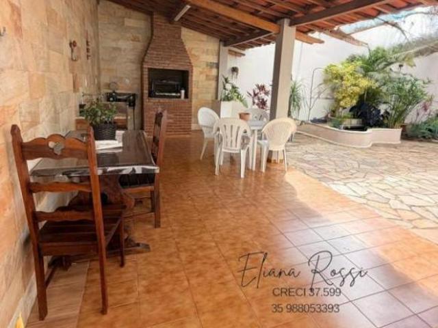 Casa com 4 quartos à venda em Varginha, no bairro Santa Luiza