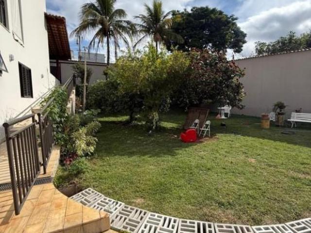 Casa com 4 quartos à venda em Varginha, no bairro Rezende