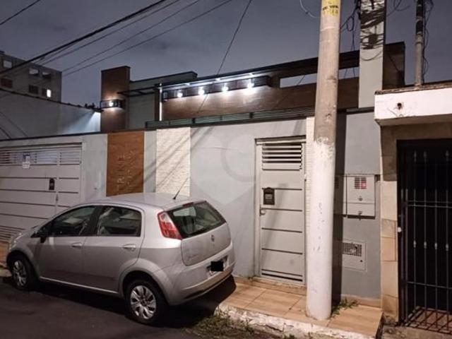 Casa térrea e casa para aluguel na Vila Guilherme com 6 quartos, 3 banheiros, 2 garagens, 2 áreas de