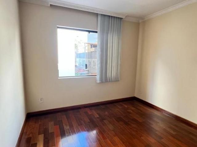 Casa com 4 quartos à venda em Belo Horizonte, no bairro Castelo