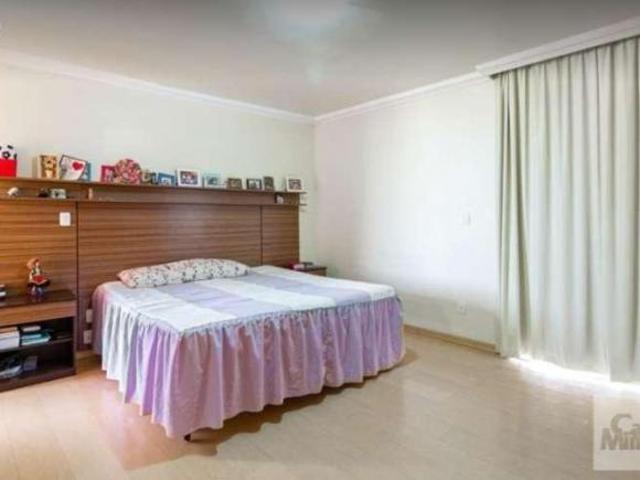 Casa com 4 quartos à venda em Belo Horizonte, no bairro Boa Vista