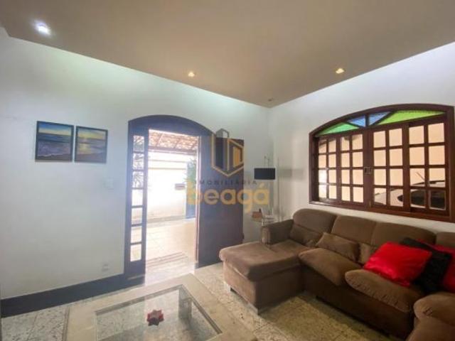 Casa com 4 quartos à venda em Contagem, no bairro Parque Xangri Lá