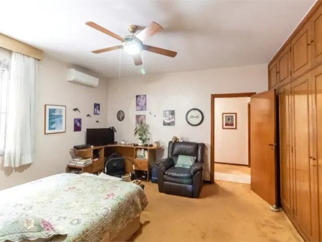 Casa a venda com 4 dts, 656m² de terreno Jardim Marajoara