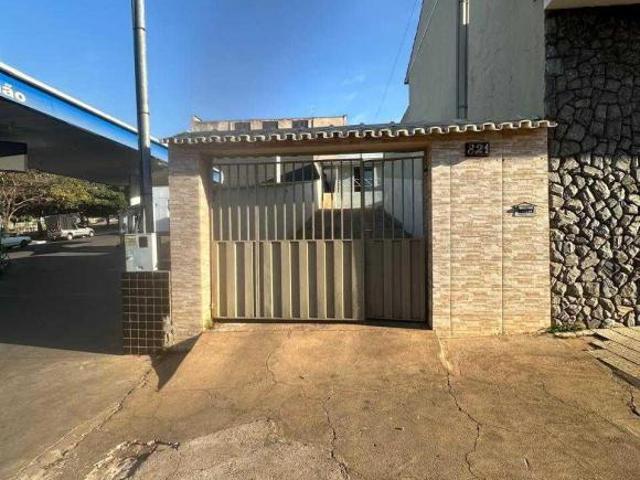 Casa com 4 quartos à venda em Nepomuceno, no bairro Centro