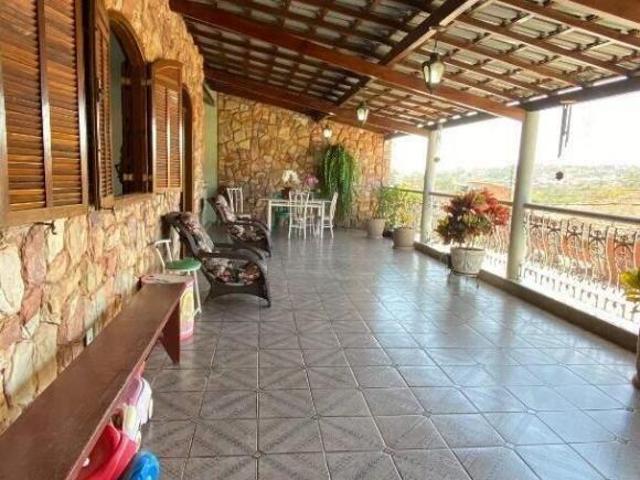 Casa com 4 quartos à venda em Santa Luzia, no bairro Duquesa I