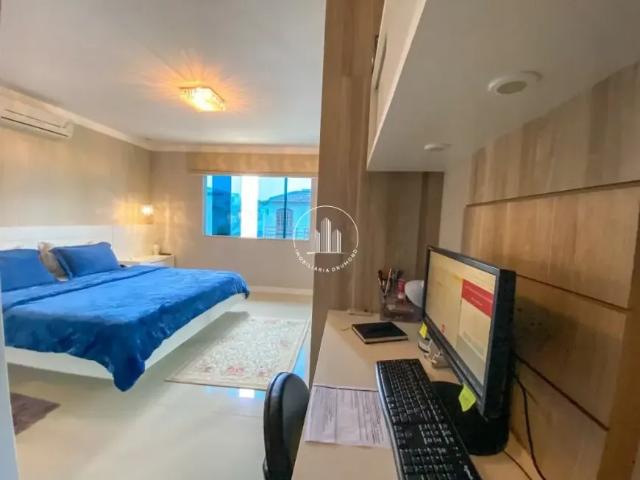 Casa com 4 Quartos e 4 banheiros à Venda, 290 m² por R$ 1.645.000