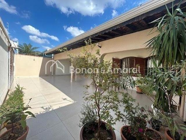Casa com 4 Quartos e 4 banheiros à Venda no Jardim Santa Genebra
