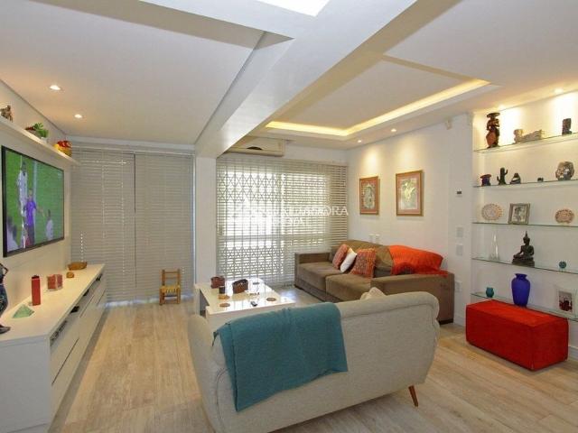 Casa com 4 quartos e 510m² para alugar em Boa Vista, Porto Alegre