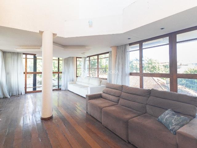 Casa com 4 quartos e 574m² para alugar em Pedra Redonda, Porto Alegre