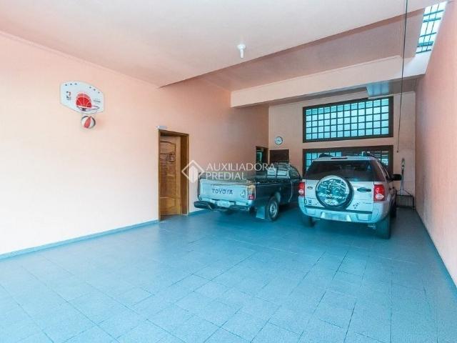 Casa com 4 quartos e 646m² para alugar em Jardim Isabel, Porto Alegre