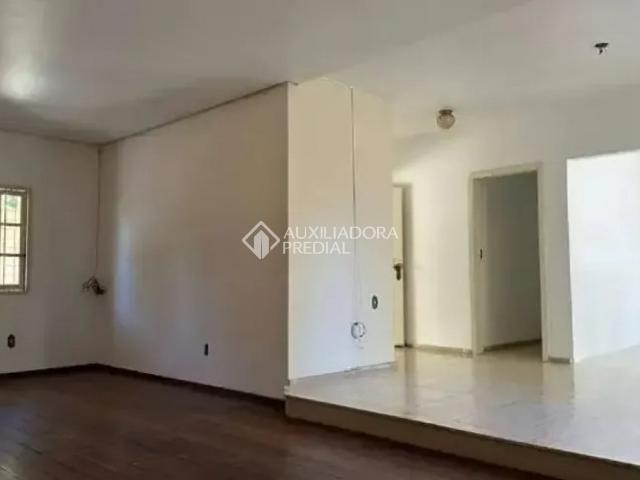 Casa com 4 quartos e 138m² para alugar em Camaquã, Porto Alegre