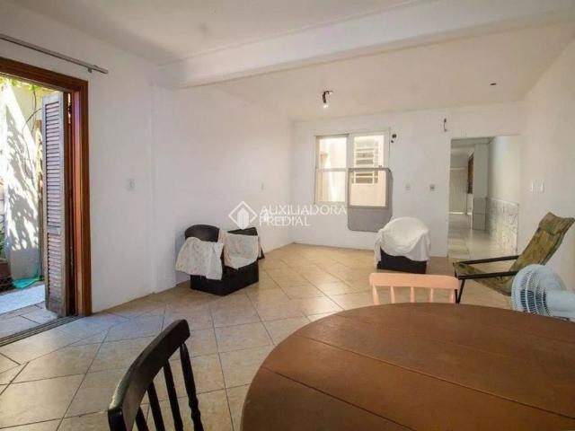 Casa com 4 quartos e 158m² para alugar em Azenha, Porto Alegre