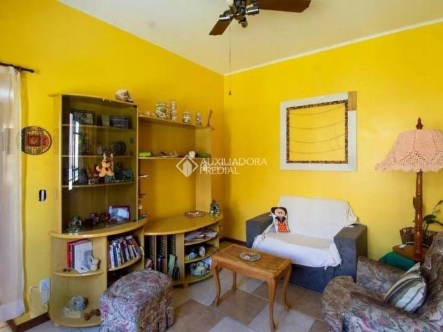 Casa com 4 quartos e 158m² para alugar em Azenha, Porto Alegre