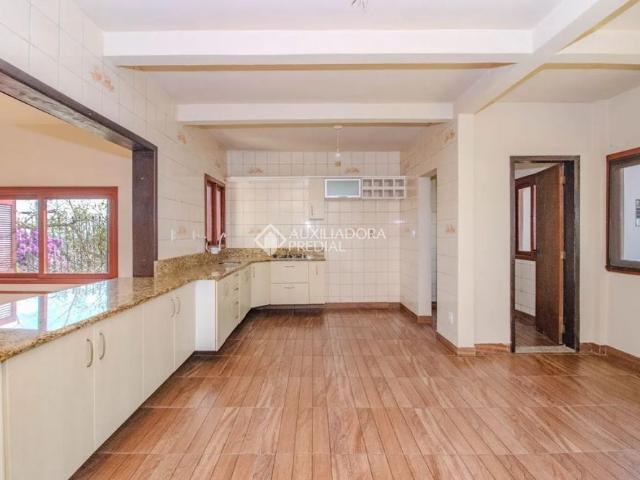 Casa com 4 quartos e 181m² para alugar em Jardim Leopoldina, Porto Alegre