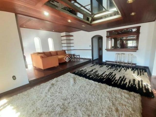 Casa com 4 quartos e 1 suíta no bairro Tristeza