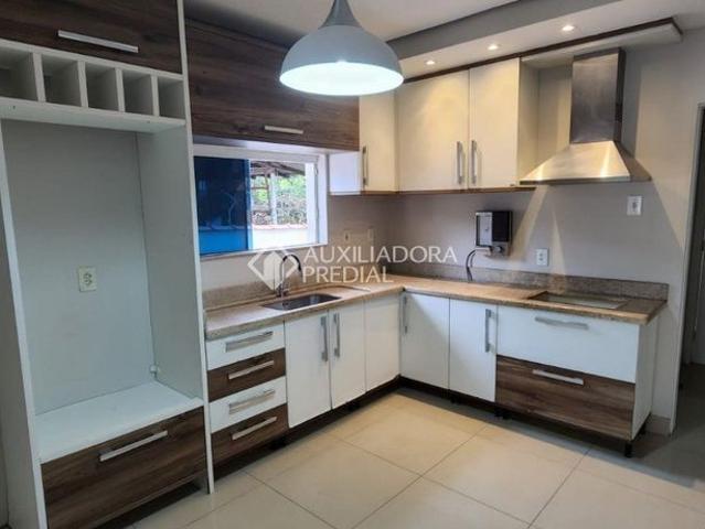 Casa com 4 quartos e 200m² para alugar em Serraria, São José