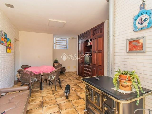 Casa com 4 quartos e 233m² para alugar em Três Figueiras, Porto Alegre