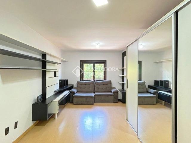 Casa com 4 quartos e 262m² para alugar em Camaquã, Porto Alegre