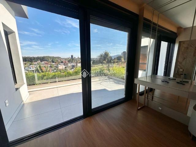 Casa com 4 quartos e 277m² para alugar em Centro, Campo Bom