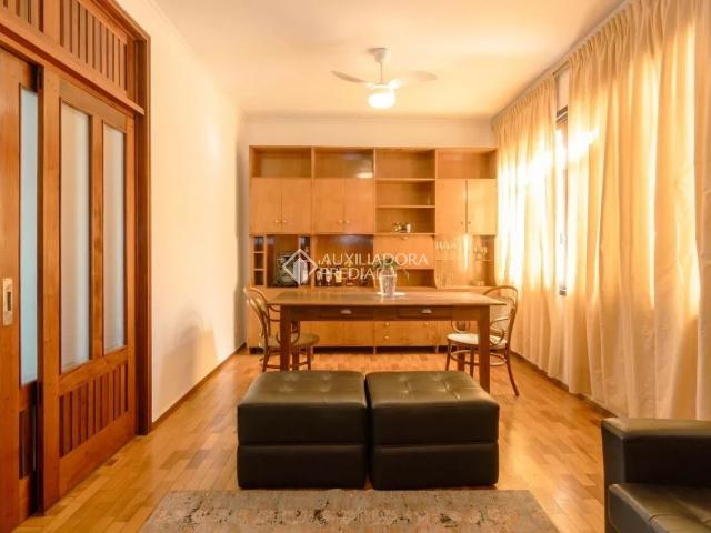 Casa com 4 quartos e 290m² para alugar em Vila Ipiranga, Porto Alegre