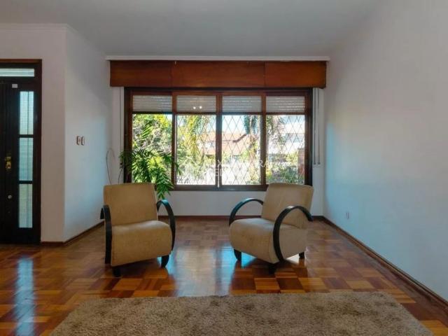 Casa com 4 quartos e 290m² para alugar em Vila Ipiranga, Porto Alegre