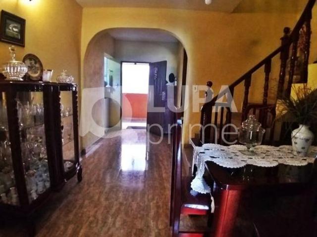 CASA COM 4 QUARTOS E 2 VAGAS DE GARAGEM À VENDA EM GUAIANAZES
