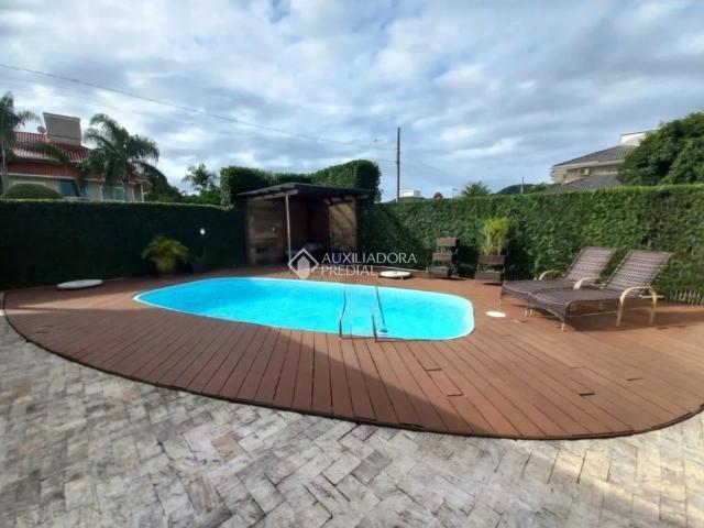 Casa com 4 quartos e 300m² para alugar em Jurerê, Florianópolis