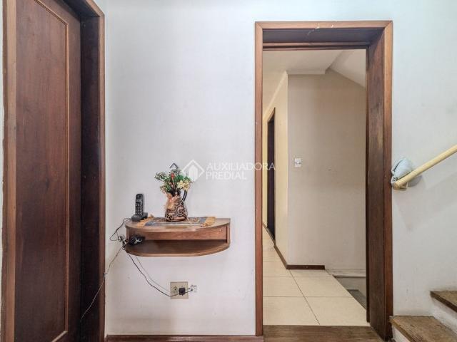 Casa com 4 quartos e 337m² para alugar em Boa Vista, Porto Alegre