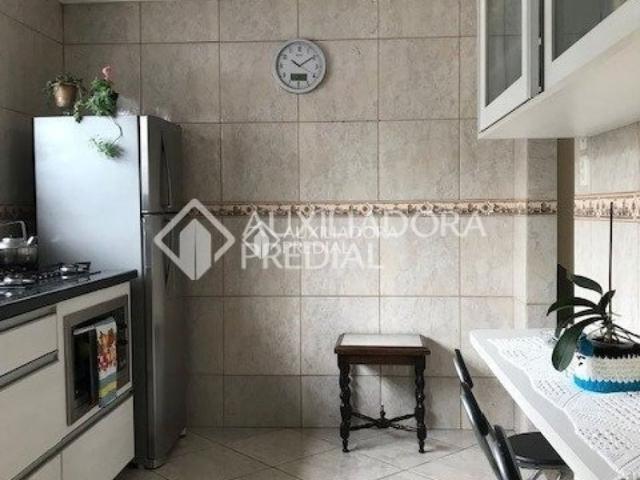 Casa com 4 quartos e 350m² para alugar em Camaquã, Porto Alegre