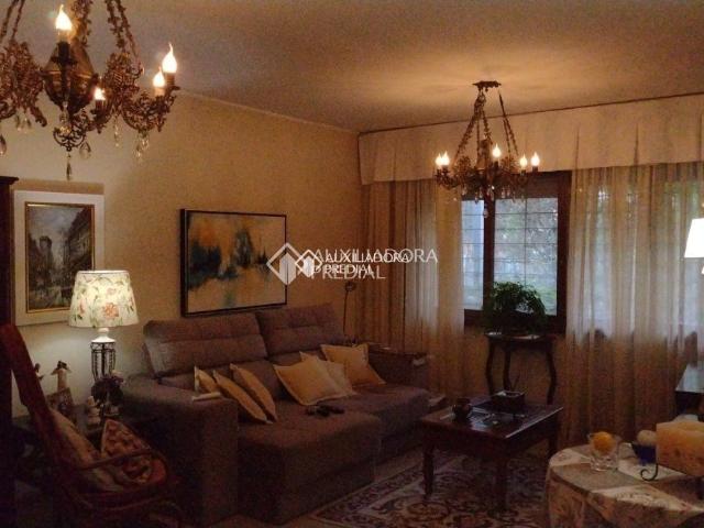 Casa com 4 quartos e 360m² para alugar em Jardim Lindóia, Porto Alegre