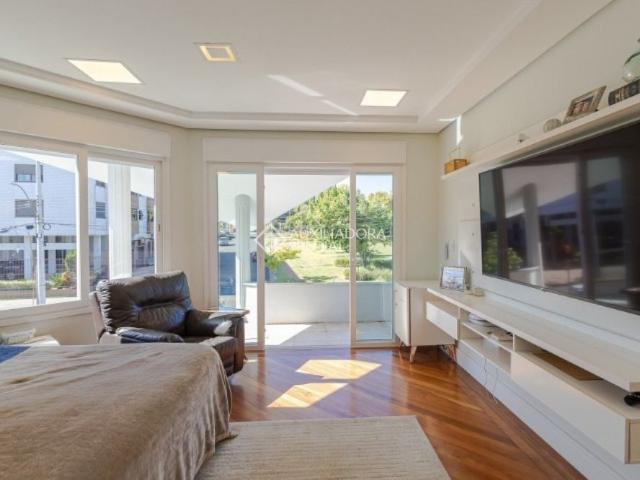 Casa com 4 quartos e 388m² para alugar em Jardim Itu, Porto Alegre