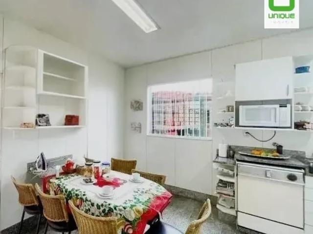 Casa com 4 Quartos e 3 banheiros à Venda, 313 m²