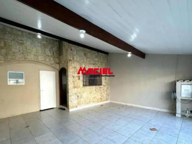 Casa com 4 Quartos e 3 banheiros à Venda, Jd. Portugal 161 m² por R$ 680.000