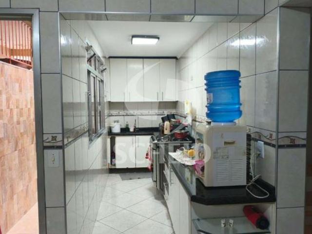 Casa com 4 Quartos e 3 banheiros à Venda, 200 m² por R$ 1.000.000