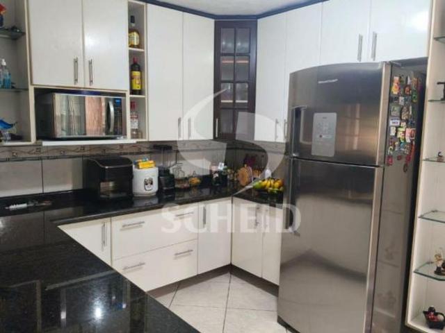 Casa com 4 Quartos e 3 banheiros à Venda, 200 m² por R$ 1.000.000