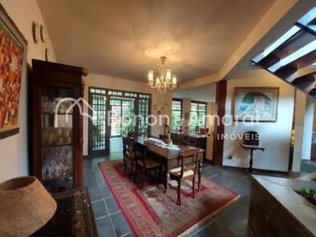 Casa com 4 Quartos e 3 banheiros à Venda, 481 m