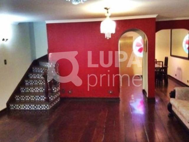 CASA COM 4 QUARTOS E 3 VAGAS DE GARAGEM À VENDA EM SANTANA