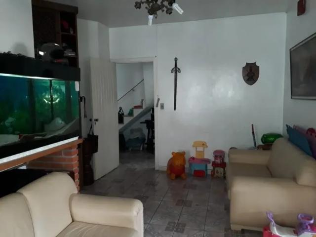 Casa com 4 Quartos e 3 Vagas de Garagem em Umuarama Osasco SP: Venda ou Locação!