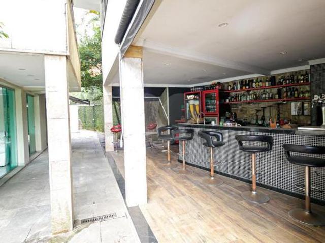 Casa com 4 quartos e ótimo espaço em local nobre no Alto da Boa Vista