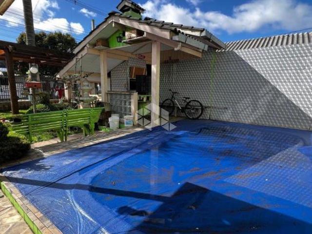 Casa com 4 quartos,no bairro Primeiro de Maio