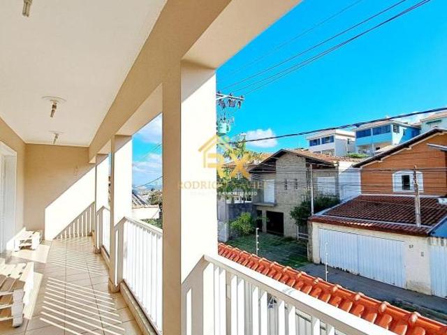 Casa com 4 quartos no bairro Santa Lúcia em Poços de Caldas