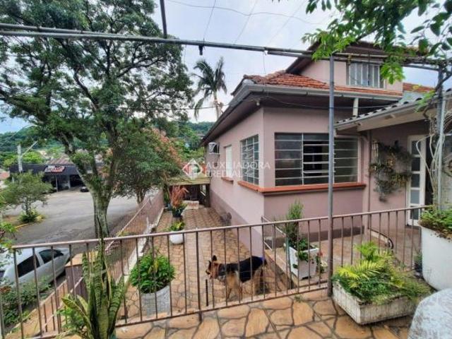 Casa com 4 quartos no bairro Vila Nova
