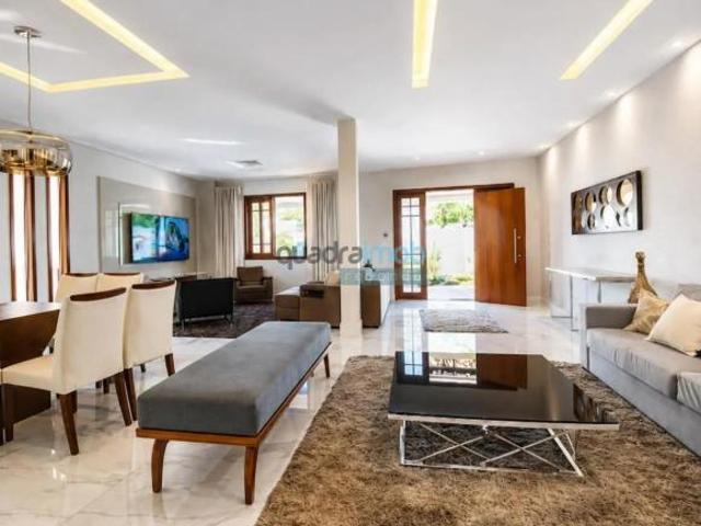 Casa com 4 quartos sendo 3 suítes em lote de 800m² na Vicente Pires